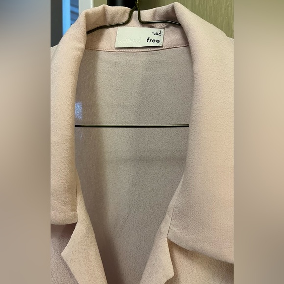 Wilfred free soft pink short sleeved crop blouse with tie front & button close. - Picture 7 of 7